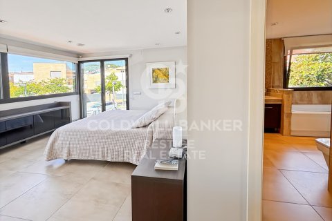 House for sale in Viladecans, Barcelona, Spain 4 bedrooms, 540 sq.m. No. 157738 - photo 8