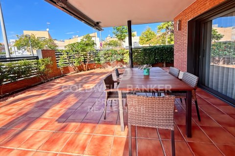 House for sale in Viladecans, Barcelona, Spain 4 bedrooms, 540 sq.m. No. 157738 - photo 2