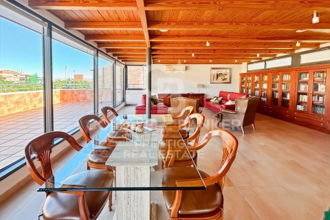 House for sale in Viladecans, Barcelona, Spain 4 bedrooms, 540 sq.m. No. 157738 - photo 3