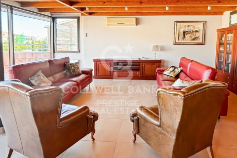 House for sale in Viladecans, Barcelona, Spain 4 bedrooms, 540 sq.m. No. 157738 - photo 4