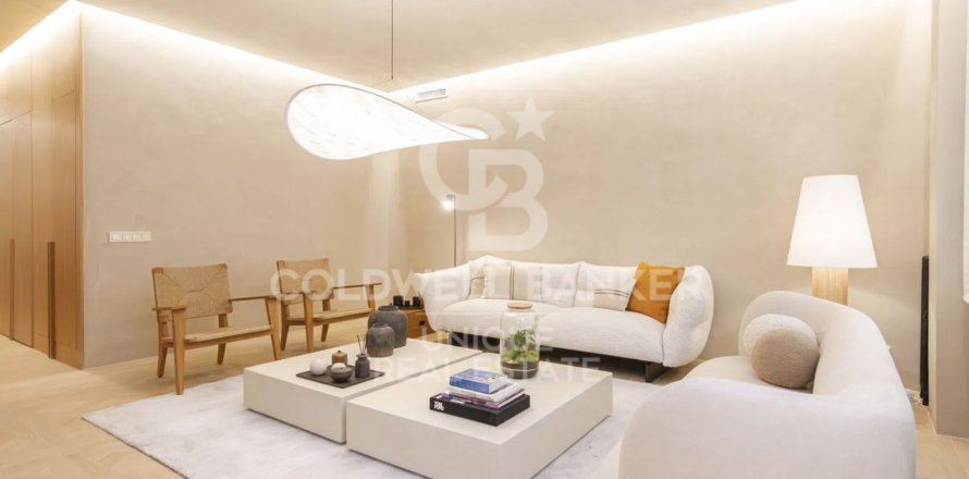 Apartamento en Madrid, España 2 dormitorios, 134 m2 No. 157734