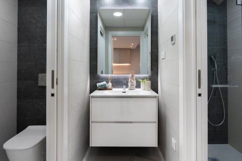 Apartment for sale in Alicante, Spain 3 bedrooms, 138 sq.m. No. 195529 - photo 10