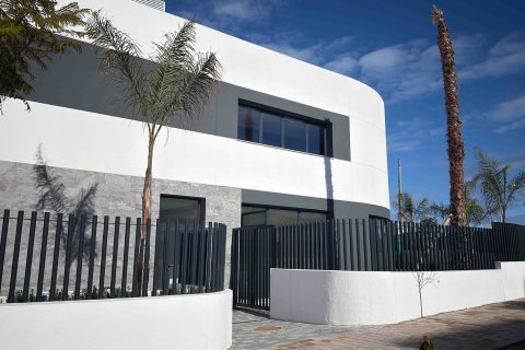 Apartment for sale in Alicante, Spain 3 bedrooms, 138 sq.m. No. 195529 - photo 8