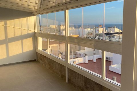 Attico in vendita a Torrevieja, Alicante, Spagna 2 camere da letto, 82 mq. N° 147315 - foto 2