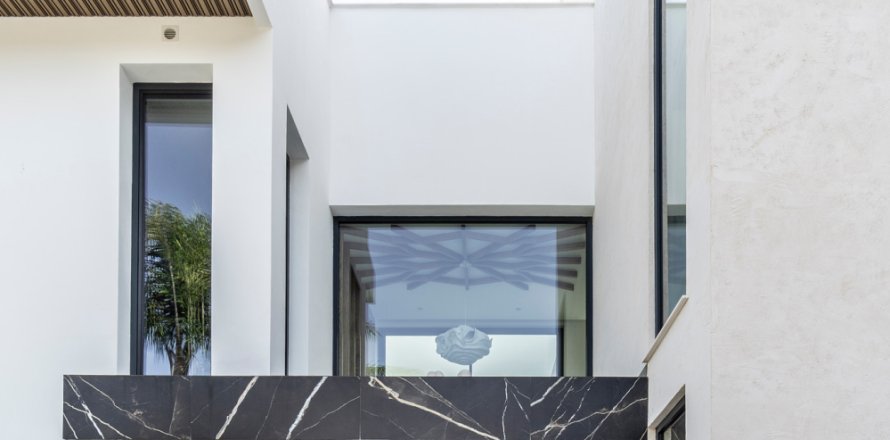 Villa in Benahavis, Malaga, Spain 6 bedrooms, 1182 sq.m. No. 174258