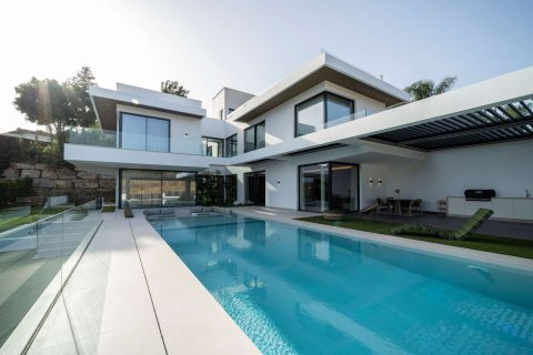 Villa for sale in Benahavis, Malaga, Spain 6 bedrooms, 1182 sq.m. No. 174258 - photo 2