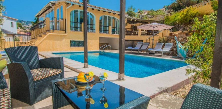 Villa à Calpe, Alicante, Espagne 3 chambres, 160 m2 No. 180900