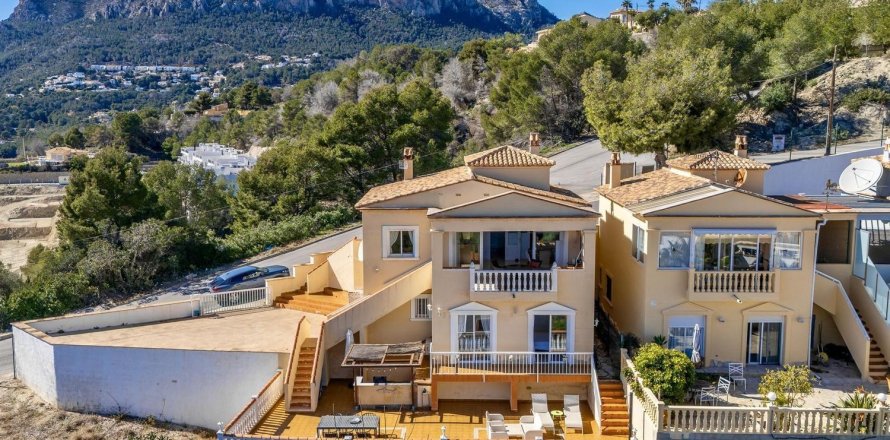 Villa in Calpe, Alicante, Spain 3 bedrooms, 145 sq.m. No. 180899