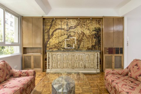 Apartment for sale in Barcelona, Spain 4 bedrooms, 124 sq.m. No. 167979 - photo 3