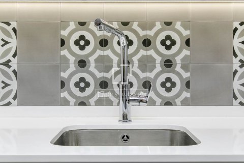 Apartment for sale in Barcelona, Spain 4 bedrooms, 124 sq.m. No. 167979 - photo 12