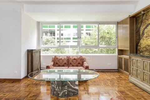 Apartment for sale in Barcelona, Spain 4 bedrooms, 124 sq.m. No. 167979 - photo 2