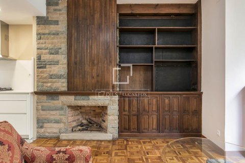 Apartment for sale in Barcelona, Spain 4 bedrooms, 124 sq.m. No. 167979 - photo 5
