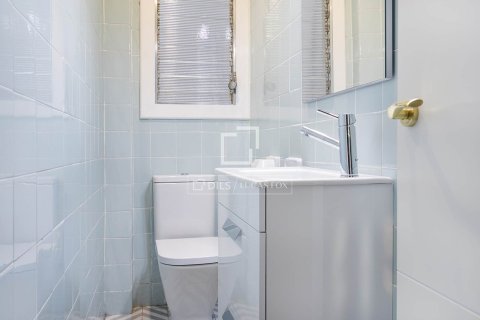 Apartment for sale in Barcelona, Spain 4 bedrooms, 124 sq.m. No. 167979 - photo 18