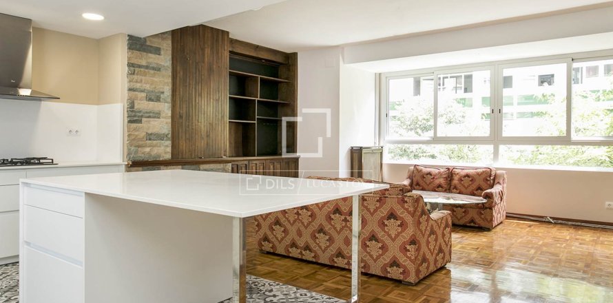 Apartment in Barcelona, Spain 4 bedrooms, 124 sq.m. No. 167979
