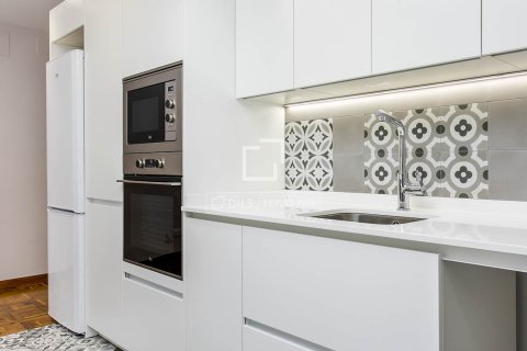 Apartment for sale in Barcelona, Spain 4 bedrooms, 124 sq.m. No. 167979 - photo 11