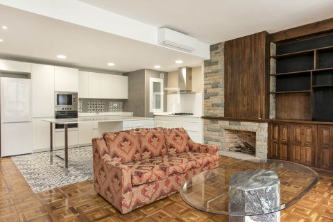 Apartment for sale in Barcelona, Spain 4 bedrooms, 124 sq.m. No. 167979 - photo 7