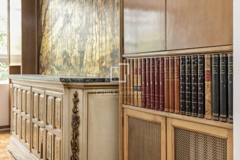 Apartment for sale in Barcelona, Spain 4 bedrooms, 124 sq.m. No. 167979 - photo 4