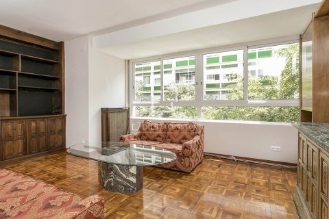Apartment for sale in Barcelona, Spain 4 bedrooms, 124 sq.m. No. 167979 - photo 8