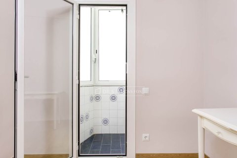 Apartment for sale in Barcelona, Spain 4 bedrooms, 124 sq.m. No. 167979 - photo 14
