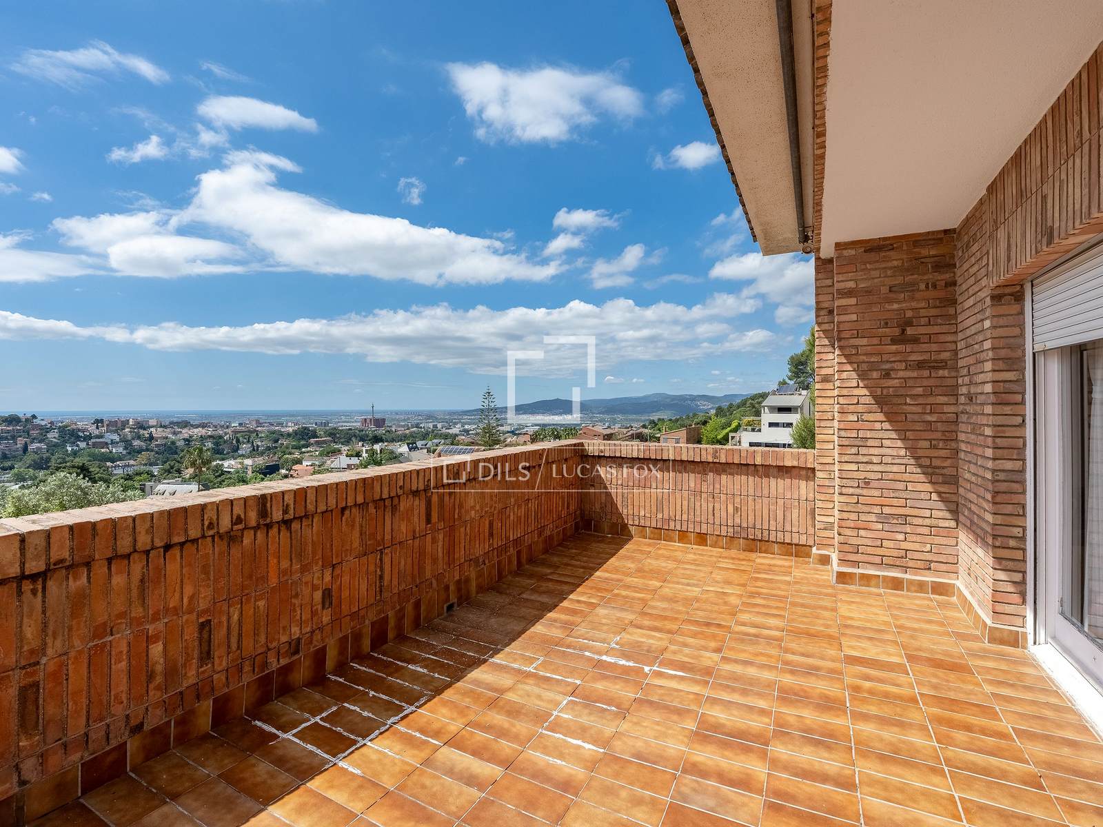 Villa a Sant Just Desvern, Barcelona, Spagna 5 camere da letto, 378 mq. N° 167975