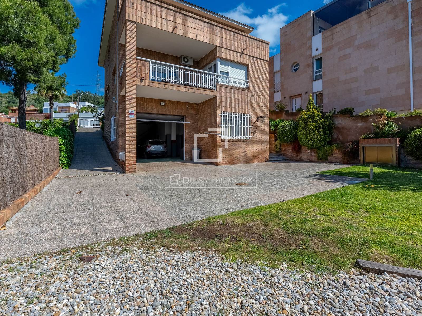 Villa a Sant Just Desvern, Barcelona, Spagna 5 camere da letto, 378 mq. N° 167975