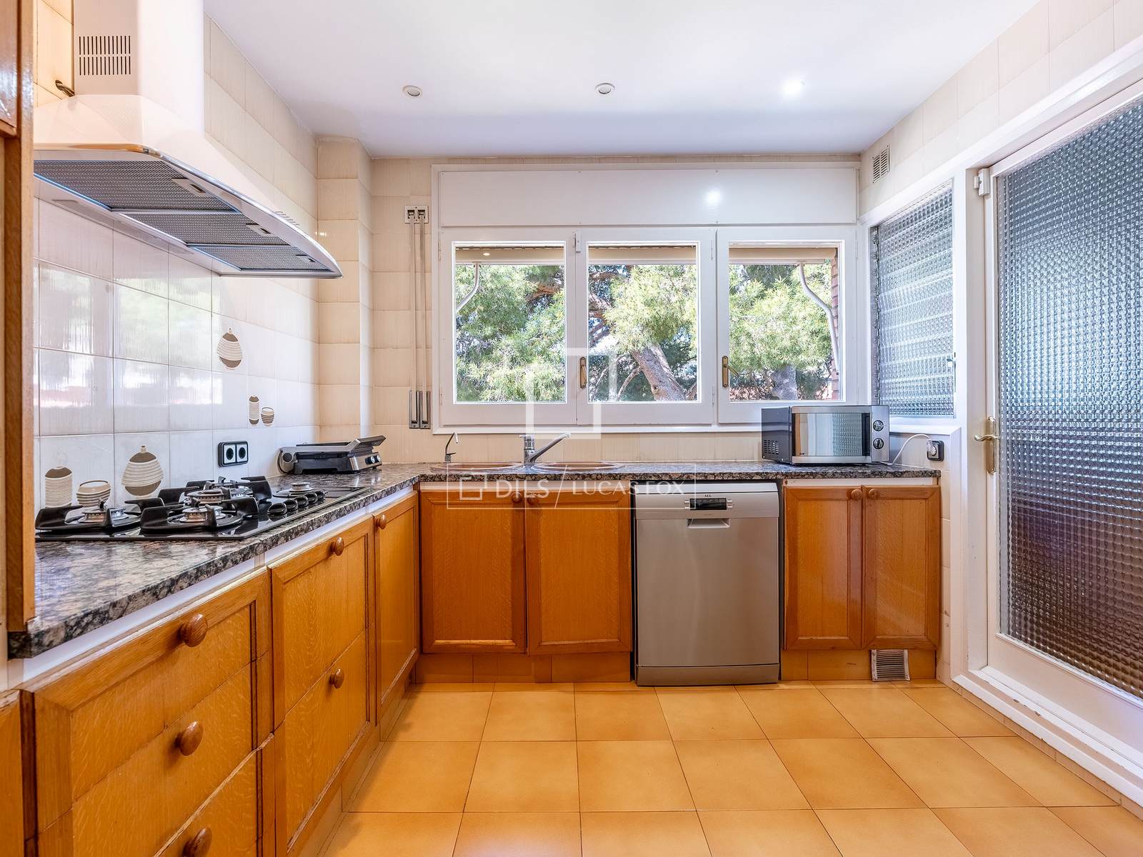 Villa a Sant Just Desvern, Barcelona, Spagna 5 camere da letto, 378 mq. N° 167975