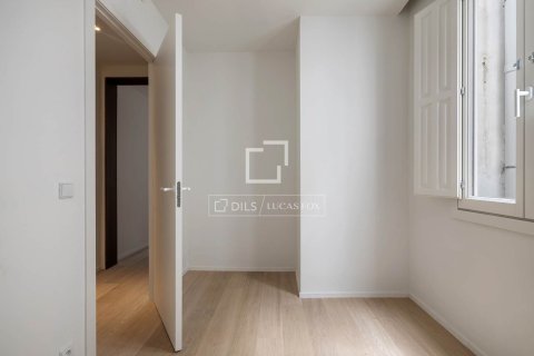 Apartment for sale in Barcelona, Spain 3 bedrooms, 140 sq.m. No. 167974 - photo 16