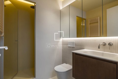 Apartment for sale in Barcelona, Spain 3 bedrooms, 140 sq.m. No. 167974 - photo 17