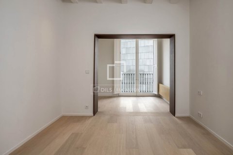Apartment for sale in Barcelona, Spain 3 bedrooms, 140 sq.m. No. 167974 - photo 18