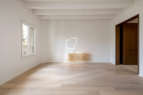 Apartment for sale in Barcelona, Spain 3 bedrooms, 140 sq.m. No. 167974 - photo 3