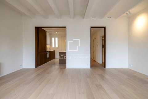 Apartment for sale in Barcelona, Spain 3 bedrooms, 140 sq.m. No. 167974 - photo 9