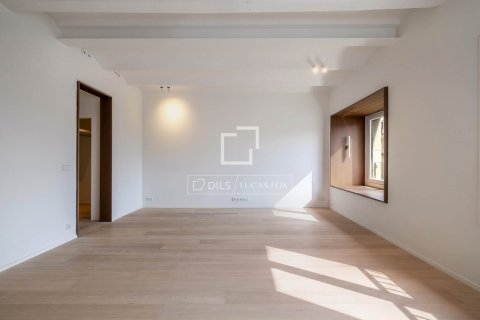 Apartment for sale in Barcelona, Spain 3 bedrooms, 140 sq.m. No. 167974 - photo 5