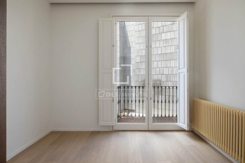 Apartment for sale in Barcelona, Spain 3 bedrooms, 140 sq.m. No. 167974 - photo 23