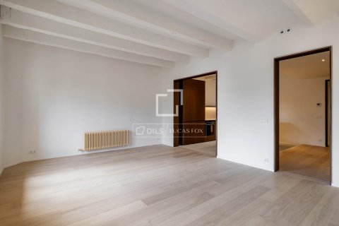Apartment for sale in Barcelona, Spain 3 bedrooms, 140 sq.m. No. 167974 - photo 2