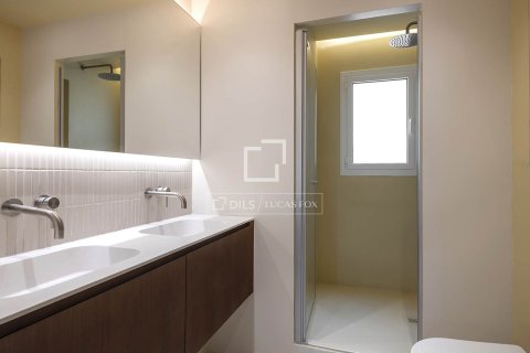 Apartment for sale in Barcelona, Spain 3 bedrooms, 140 sq.m. No. 167974 - photo 28