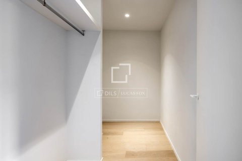 Apartment for sale in Barcelona, Spain 3 bedrooms, 140 sq.m. No. 167974 - photo 15