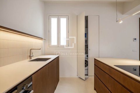 Apartment for sale in Barcelona, Spain 3 bedrooms, 140 sq.m. No. 167974 - photo 12