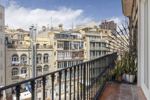 Apartment for sale in Barcelona, Spain 3 bedrooms, 140 sq.m. No. 167974 - photo 25