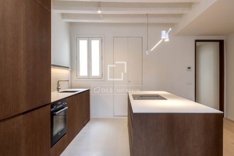 Apartment for sale in Barcelona, Spain 3 bedrooms, 140 sq.m. No. 167974 - photo 11