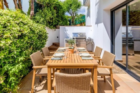 Villa à vendre à Sitges, Barcelona, Espagne, 4 chambres, 252 m2 No. 167977 - photo 15