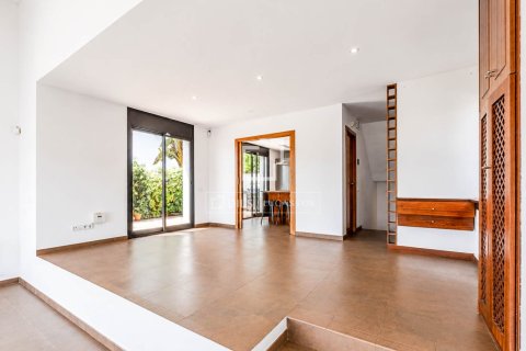 Villa à vendre à Sitges, Barcelona, Espagne, 4 chambres, 252 m2 No. 167977 - photo 8