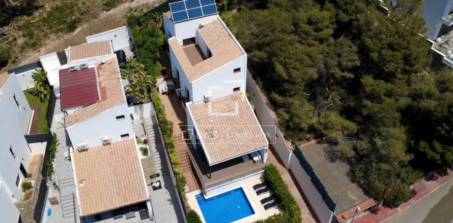 Villa à Sitges, Barcelona, Espagne 4 chambres, 252 m2 No. 167977