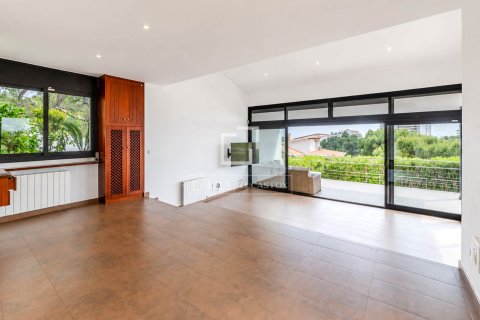 Villa à vendre à Sitges, Barcelona, Espagne, 4 chambres, 252 m2 No. 167977 - photo 4