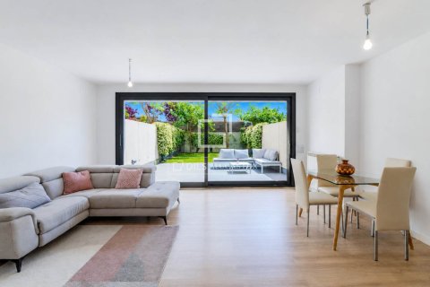 Villa à vendre à Sitges, Barcelona, Espagne, 4 chambres, 175 m2 No. 167973 - photo 2