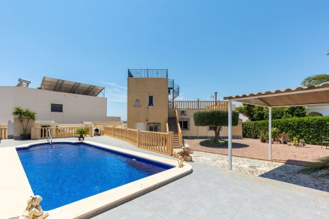 Villa à vendre à Ciudad Quesada, Alicante, Espagne, 3 chambres, 159 m2 No. 190245 - photo 2