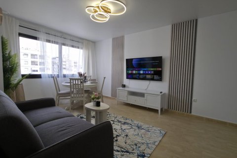 Apartment à Torrevieja, Alicante, Espagne 3 chambres, 79 m2 No. 190247