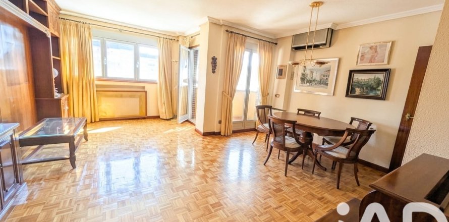 Квартира в Мадрид, Испания 3 спальни, 118м2 №188374