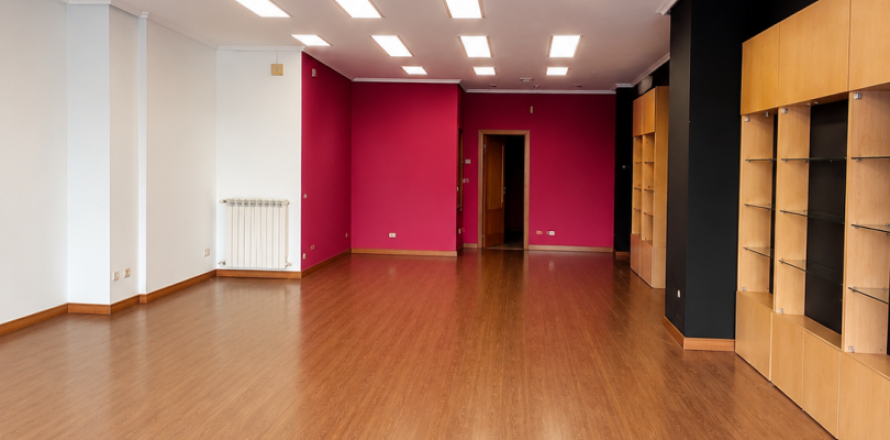 Commercial property à Leon, Espagne 85 m2 No. 188370