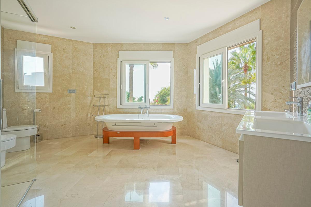 Villa in Benissa, Alicante, Spanien 4 Schlafzimmer, 464 m2 Nr. 80572