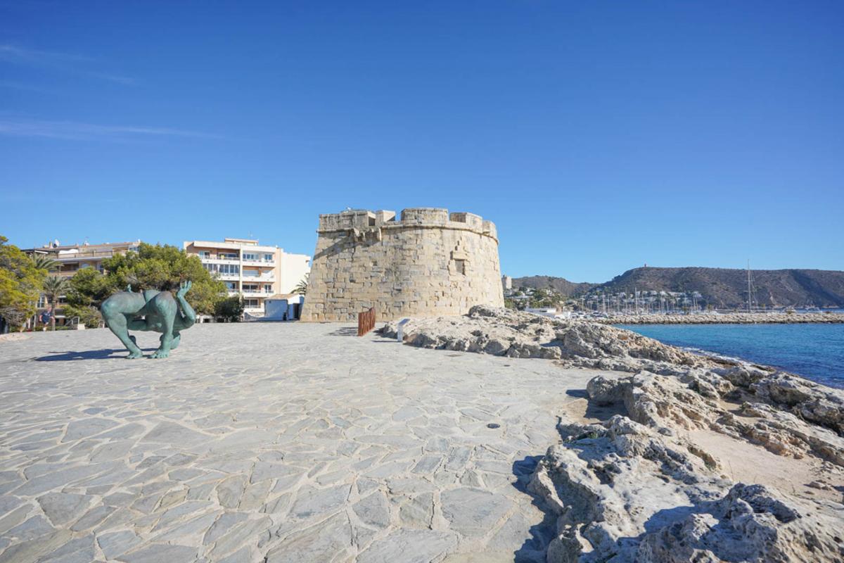 Villa a Moraira, Alicante, Spagna 4 camere da letto, 400 mq. N° 80577